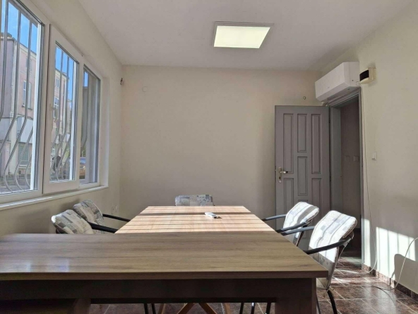 Дава се под наем Офис в Варна, Център - 67 кв.м за 610.98 € - Снимка #1