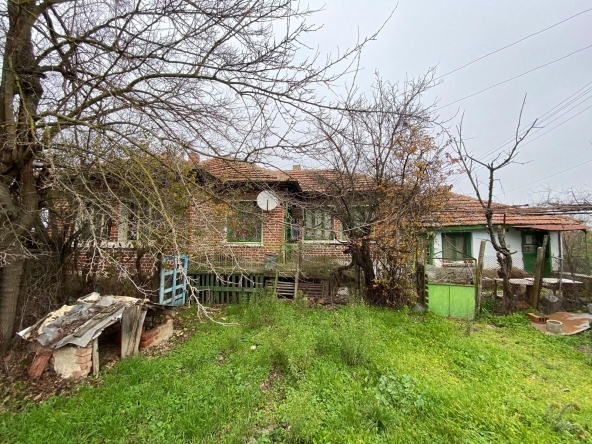 Къща в с. Радовец, Област Хасково - 100 кв.м за 41 €/кв.м - Снимка #1