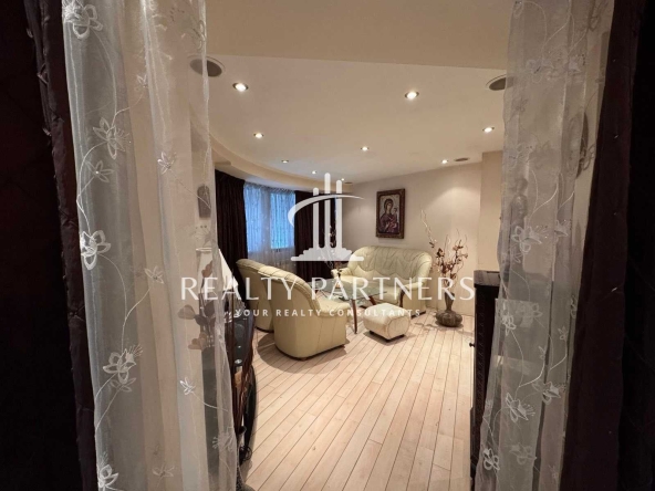 Тристаен апартамент в Перник, Център - 90 кв.м за 944 €/кв.м - Снимка #1