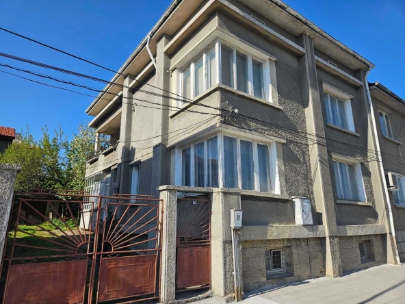 Къща в София, 7-ми 11-ти километър - 220 кв.м за 647 €/кв.м - Снимка #1