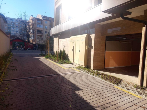 Дава се под наем Гараж / Паркомясто в София, Люлин 9 - 15 кв.м за 109.65 € - Снимка #1