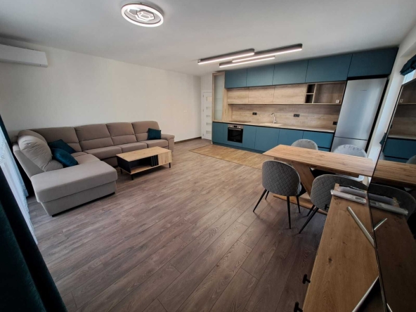 Дава се под наем Тристаен апартамент в Пловдив, Остромила - 116 кв.м за 663 € - Снимка #1