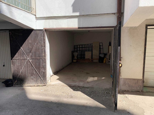 Дава се под наем Гараж / Паркомясто в София, Красно село - 20 кв.м за 94.35 € - Снимка #1