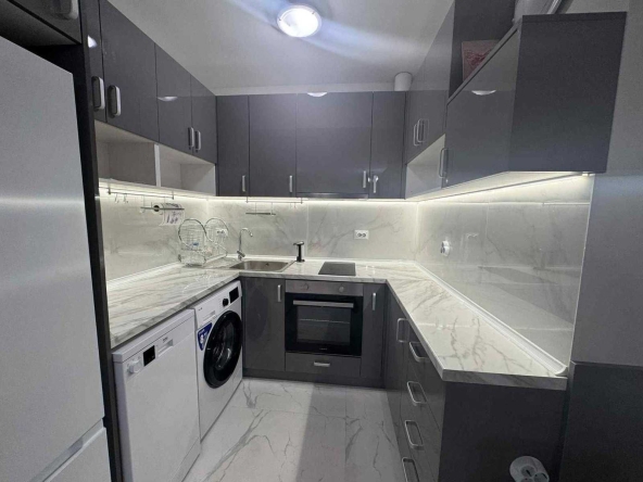 Дава се под наем Тристаен апартамент в София, Надежда 2 - 96 кв.м за 826.71 € - Снимка #1