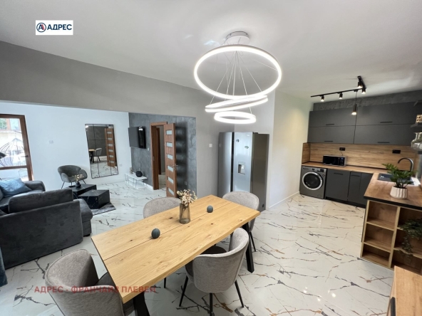 Многостаен апартамент в Плевен, Идеален център - 140 кв.м за 1020 €/кв.м - Снимка #1