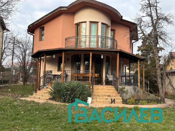 Къща в София, Център - 200 кв.м за 1390 €/кв.м - Снимка #1