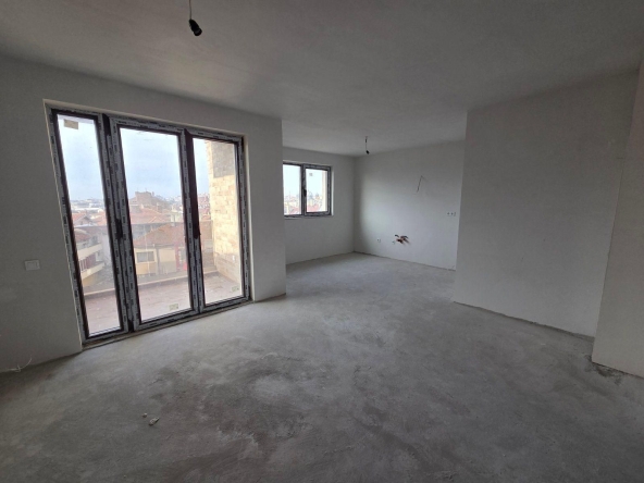 Тристаен апартамент в Бургас, Център - 100 кв.м за 1632 €/кв.м - Снимка #1