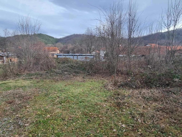 Парцел в с. Орешак, Област Ловеч - 1118 кв.м за 27 €/кв.м - Снимка #1