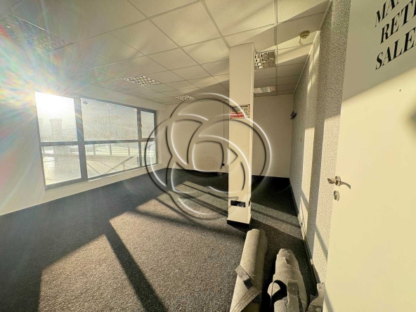 Дава се под наем Офис в София, Младост 3 - 305 кв.м за 1296.42 € - Снимка #1