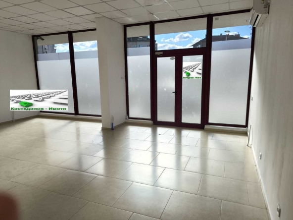 Дава се под наем Магазин в Пловдив, Гагарин - 54 кв.м за 348.84 € - Снимка #1