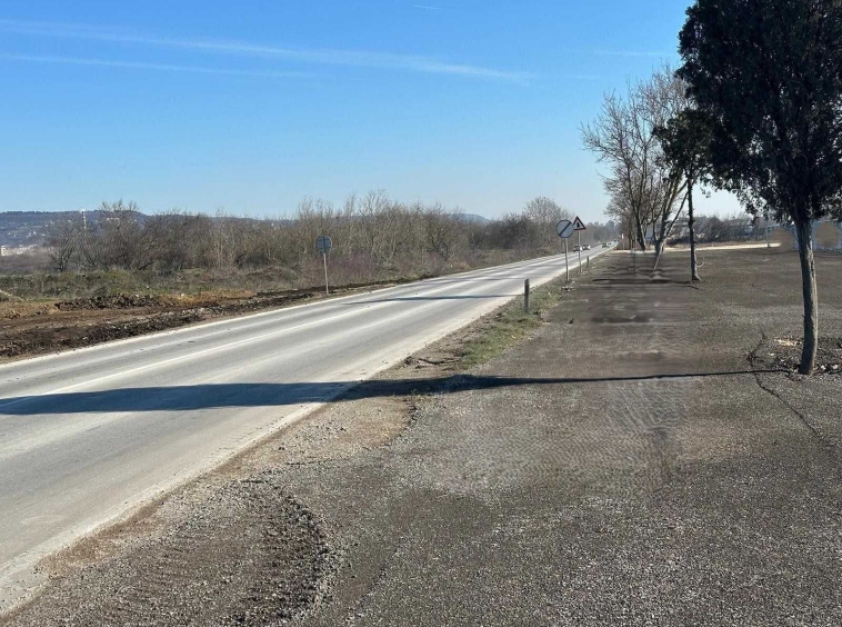 Дава се под наем Парцел в Варна, Център - 2000 кв.м за 1994.61 € - Снимка #1