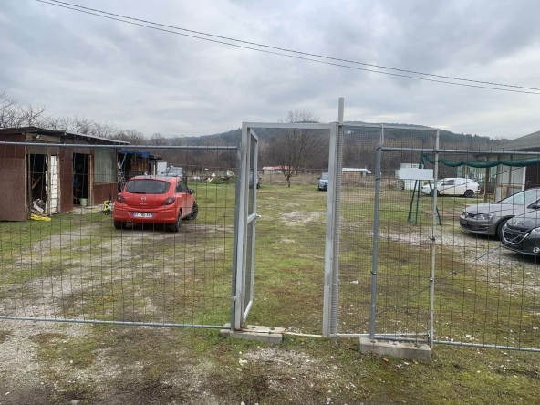 Дава се под наем Гараж / Паркомясто в София, м-т Детски град - 1000 кв.м за 25.5 € - Снимка #1