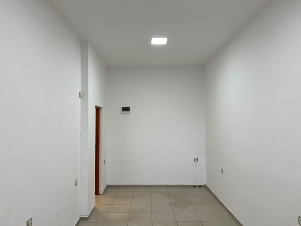 Дава се под наем Магазин в Пловдив, Кършияка - 36 кв.м за 269.28 € - Снимка #1