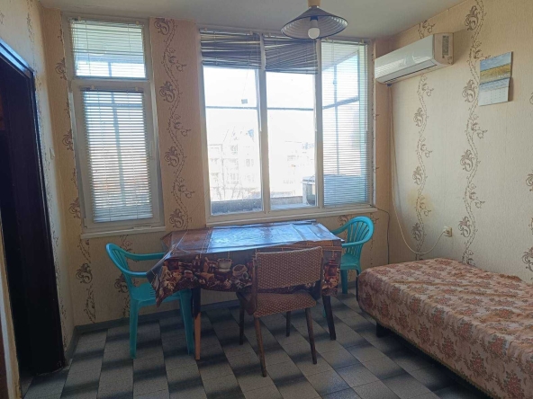 Дава се под наем Тристаен апартамент в Ямбол, Граф Игнатиев - 90 кв.м за 248.88 € - Снимка #1