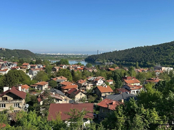 Дава се под наем Къща в с. Панчарево, Област София-град - 250 кв.м за 1500 € - Снимка #1