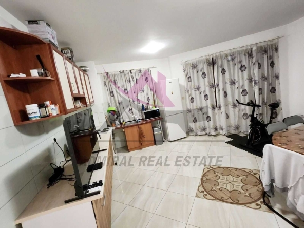 Дава се под наем Тристаен апартамент в Варна, Автогара - 85 кв.м за 528.36 € - Снимка #1