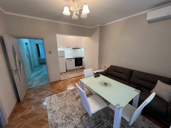 Дава се под наем Тристаен апартамент в Варна, Център - 74 кв.м за 747.66 € - Снимка #1