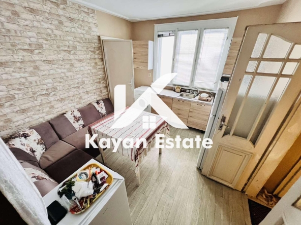 Дава се под наем Тристаен апартамент в Бургас, Център - 80 кв.м за 425 € - Снимка #1