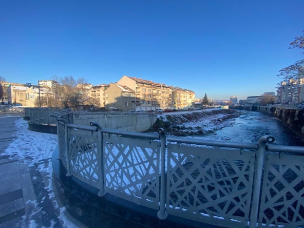 Дава се под наем Тристаен апартамент в Габрово, Център - 100 кв.м за 448.8 € - Снимка #1