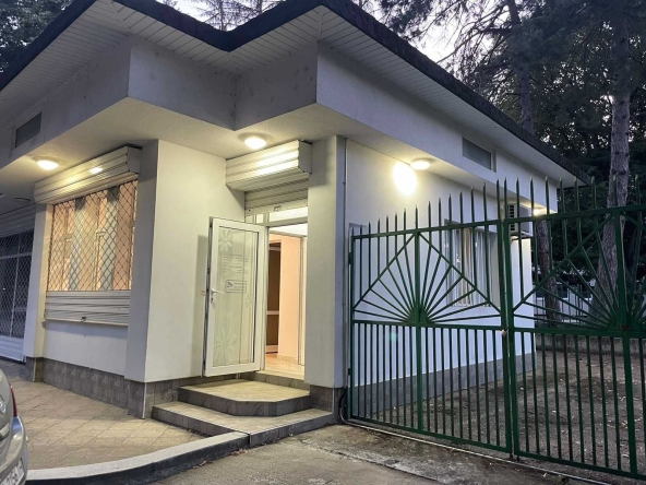 Дава се под наем Офис в Генерал Тошево - 40 кв.м за 204 € - Снимка #1