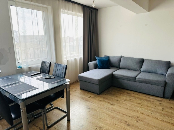 Дава се под наем Тристаен апартамент в Варна, Център - 80 кв.м за 797.64 € - Снимка #1