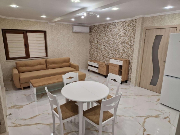 Дава се под наем Къща в Божурище - 120 кв.м за 847.62 € - Снимка #1