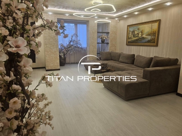 Дава се под наем Тристаен апартамент в Варна, Център - 105 кв.м за 1445.85 € - Снимка #1
