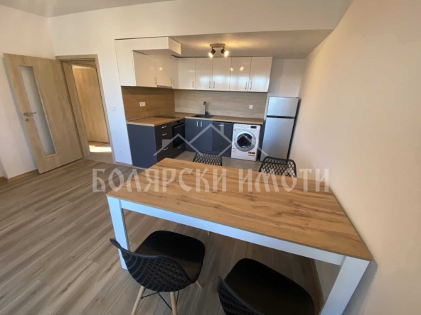 Дава се под наем Тристаен апартамент в Велико Търново, Център - 80 кв.м за 348.84 € - Снимка #1