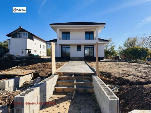 Къща в с. Гривица, Област Плевен - 180 кв.м за 675 €/кв.м - Снимка #1