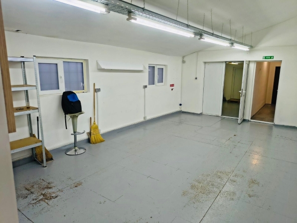 Дава се под наем Магазин в София, Орландовци - 60 кв.м за 359.04 € - Снимка #1