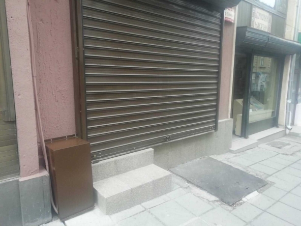 Дава се под наем Магазин в София, Център - 33 кв.м за 378.93 € - Снимка #1