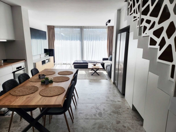 Дава се под наем Къща в София, Бояна - 210 кв.м за 2593.35 € - Снимка #1