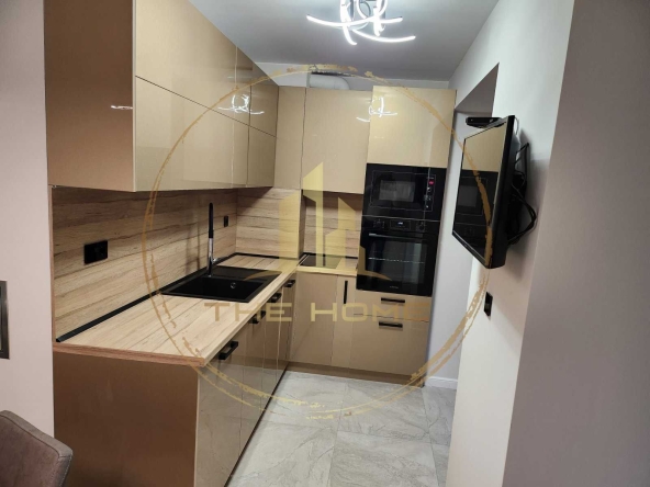 Дава се под наем Четиристаен апартамент в Варна, Базар Левски - 110 кв.м за 1346.4 € - Снимка #1