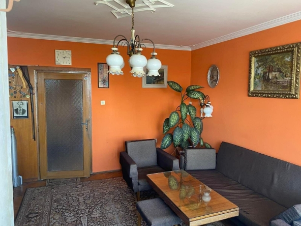 Дава се под наем Тристаен апартамент в София, Красно село - 90 кв.м за 648.21 € - Снимка #1