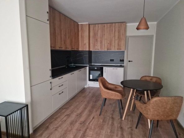 Дава се под наем Двустаен апартамент в София, Център - 80 кв.м за 917.49 € - Снимка #1