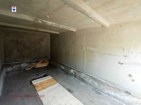 Гараж / Паркомясто в Русе, Здравец - 17 кв.м за 912 €/кв.м - Снимка #1