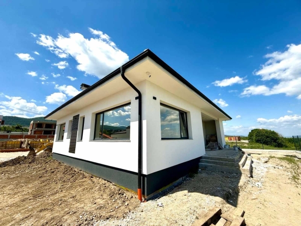 Къща в с. Белащица, Област Пловдив - 140 кв.м за 1075 €/кв.м - Снимка #1