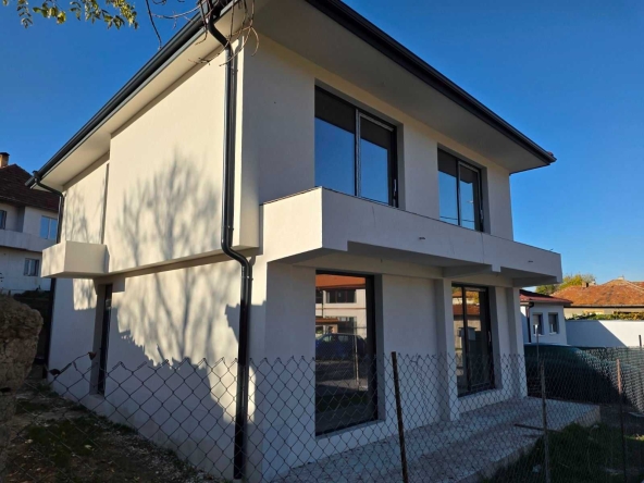 Къща в Разград, Освобождение - 185 кв.м за 1241 €/кв.м - Снимка #1