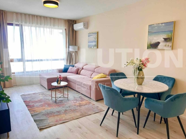 Дава се под наем Двустаен апартамент в Варна, Център - 75 кв.м за 648.21 € - Снимка #1