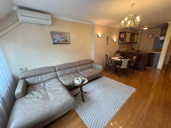 Тристаен апартамент в Бургас, Възраждане - 101 кв.м за 1162 €/кв.м - Снимка #1