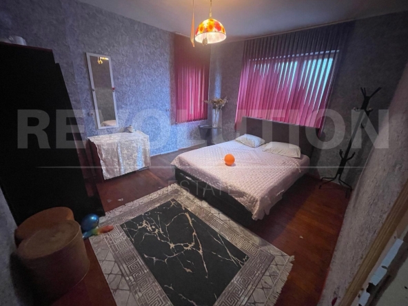 Къща в София, Център - 300 кв.м за 1020 €/кв.м - Снимка #1