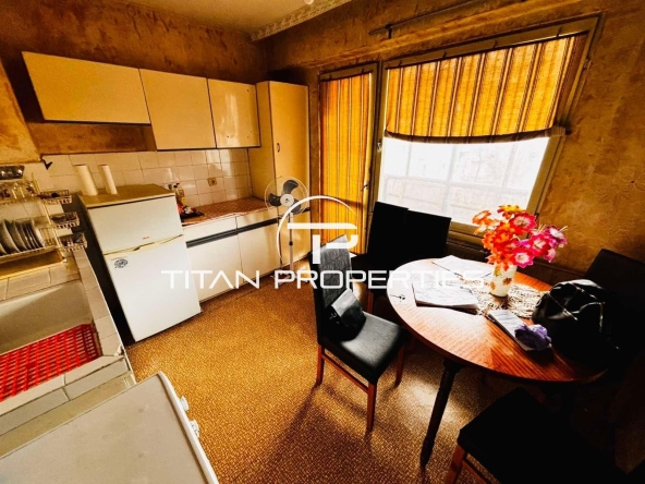 Дава се под наем Тристаен апартамент в Бургас, Изгрев - 87 кв.м за 348.84 € - Снимка #1
