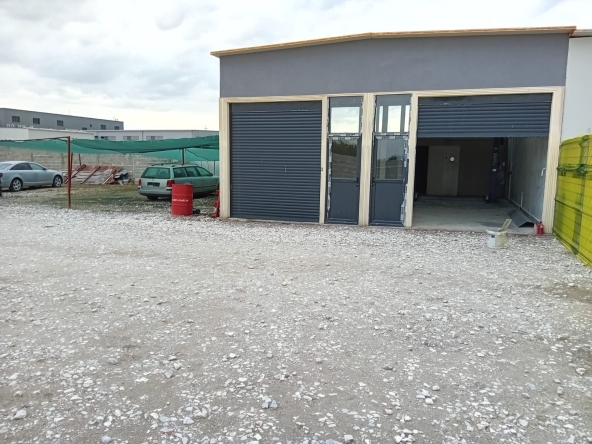 Дава се под наем Гараж / Паркомясто в Асеновград - 115 кв.м за 867 € - Снимка #1