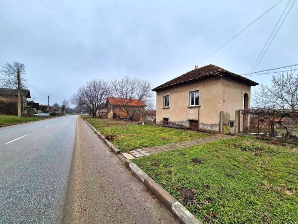 Къща в с. Брест, Област Плевен - 120 кв.м за 26 €/кв.м - Снимка #1