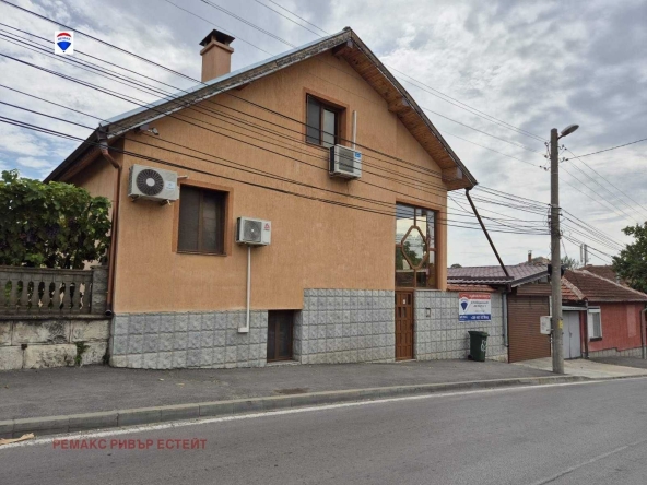 Къща в с. Басарбово, Област Русе - 605 кв.м за 926 €/кв.м - Снимка #1