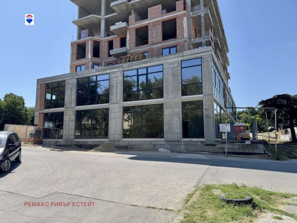 Дава се под наем Магазин в Русе, Централен южен район - 266 кв.м за 239203.77 € - Снимка #1