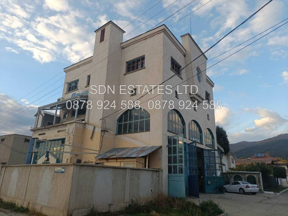 Магазин в с. Енина, Област Стара Загора - 732 кв.м за 349 €/кв.м - Снимка #1