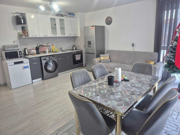 Тристаен апартамент в Шумен, Боян Българанов 2 - 80 кв.м за 1141 €/кв.м - Снимка #1