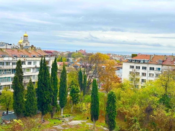 Тристаен апартамент в Варна, Център - 109 кв.м за 1591 €/кв.м - Снимка #1