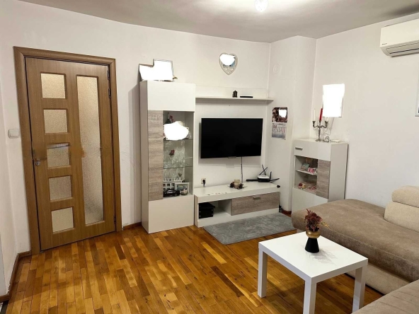 Тристаен апартамент в Пловдив, Център - 72 кв.м за 1875 €/кв.м - Снимка #1